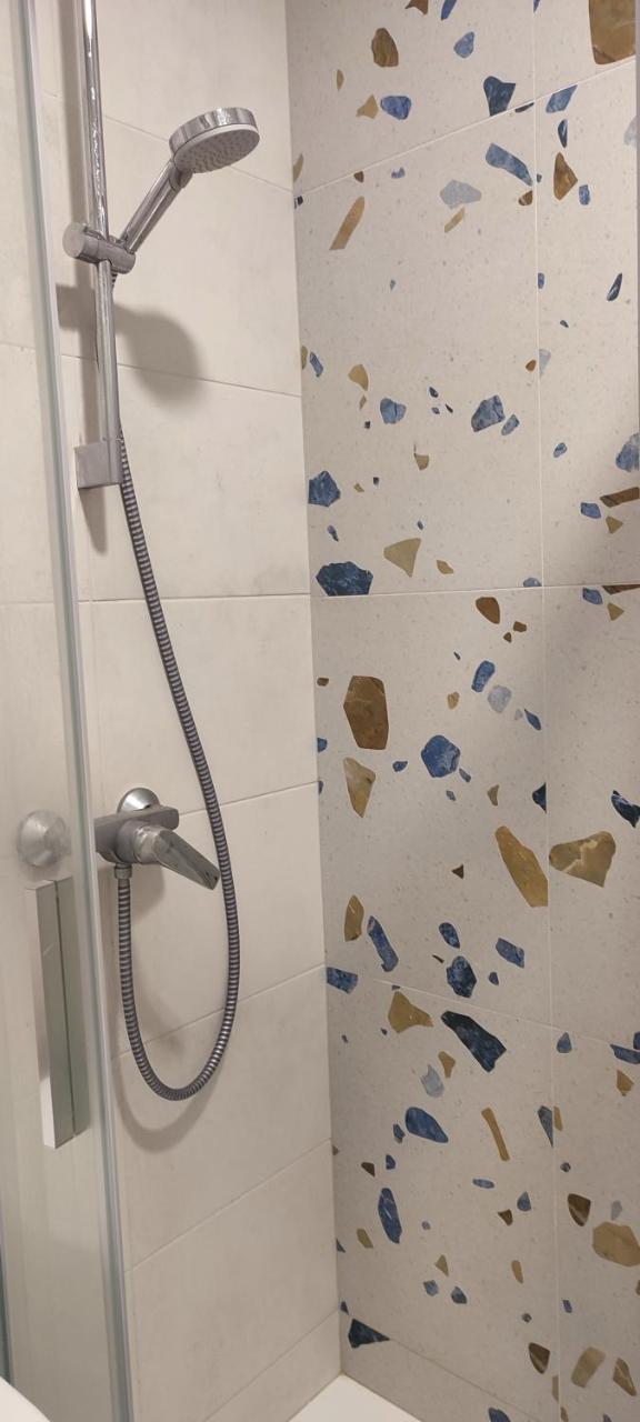 Quickstopvilnius (Adults Only) 2