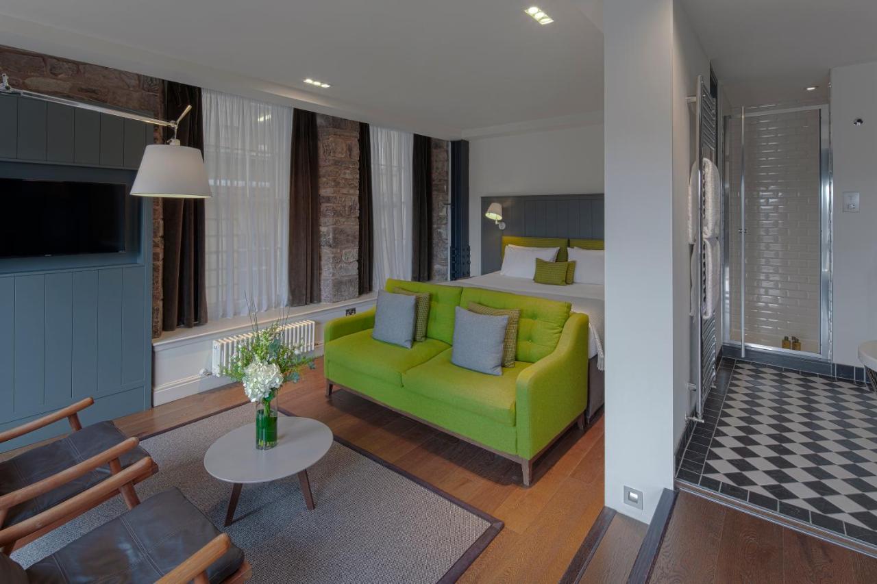 Old Town Chambers, Autograph Collection 1