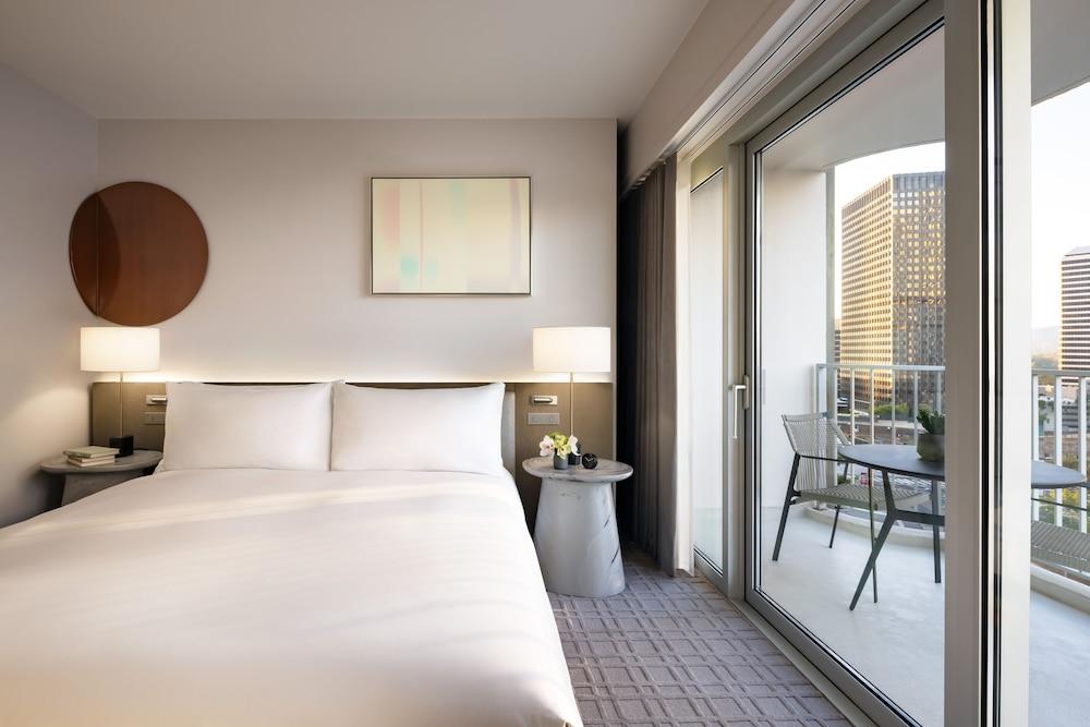 Fairmont Century Plaza Gold Experience 1