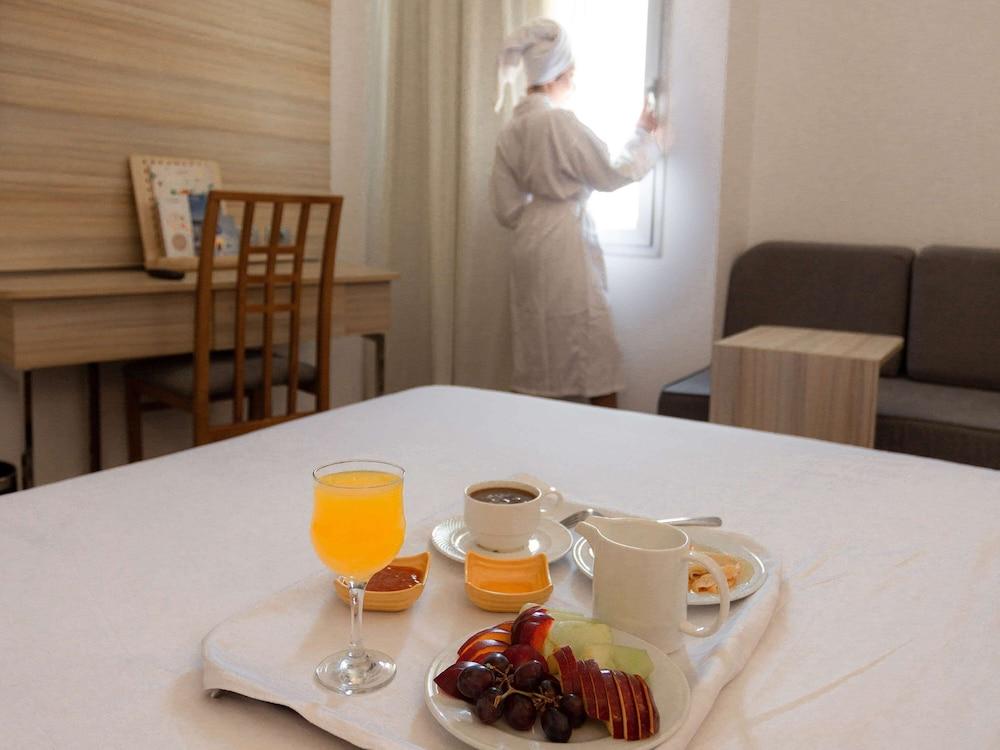 Novotel Cairo Airport 2