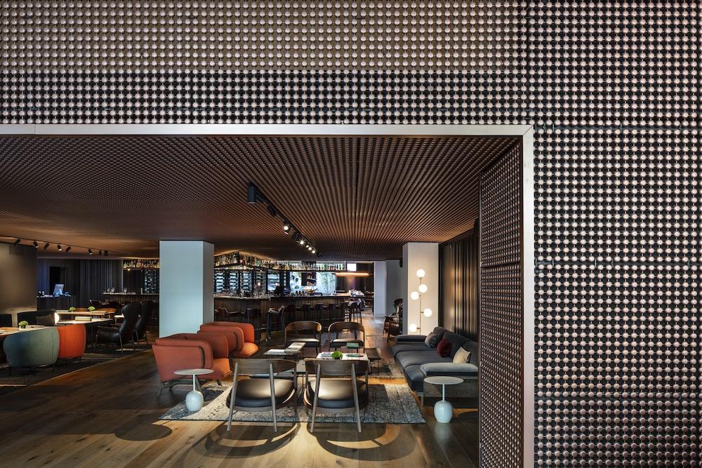 Sir Victor, Part of Sircle Collection 1