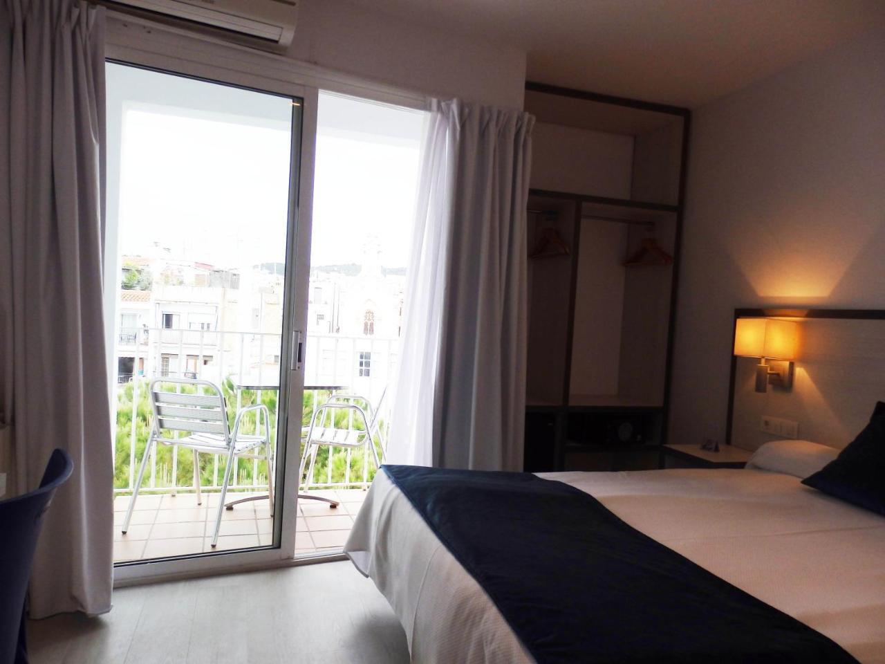 Parrots (Adults only) 1