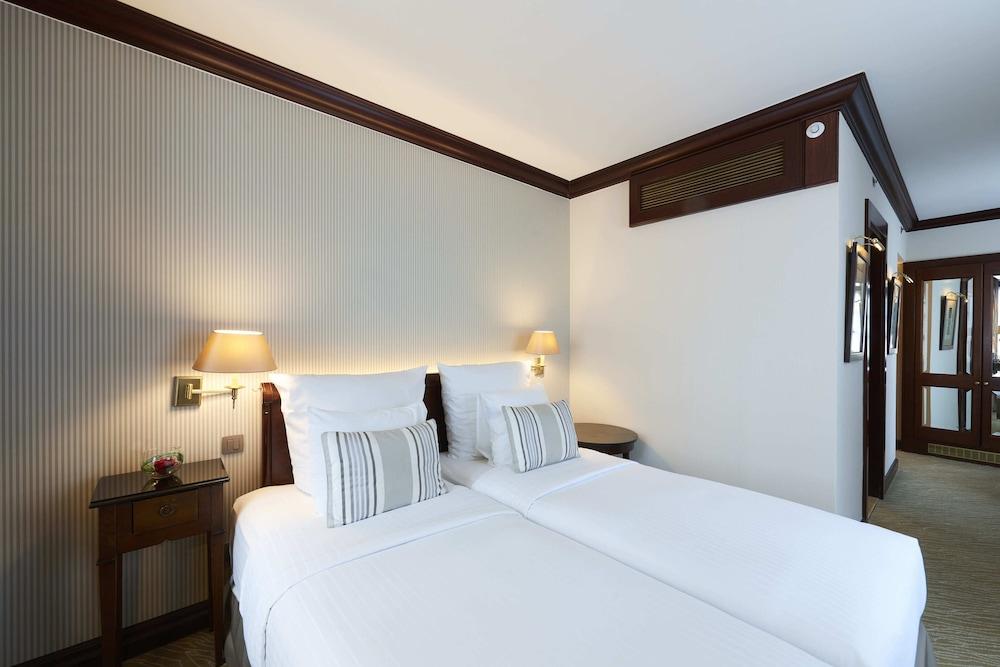 Warwick Grand-Place Brussels 1