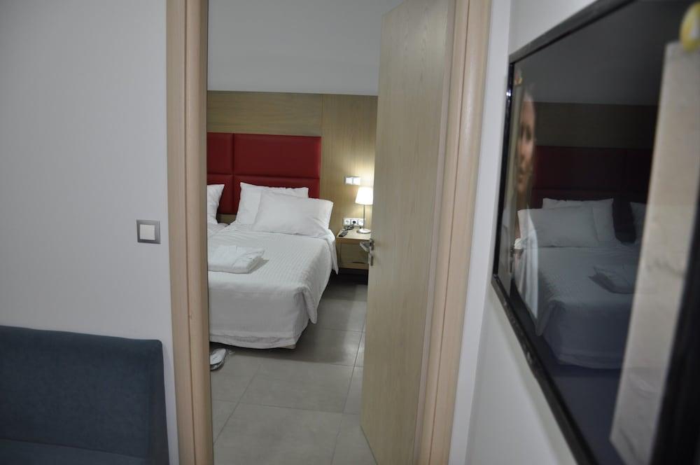 Daniel Apartments & Suites 1