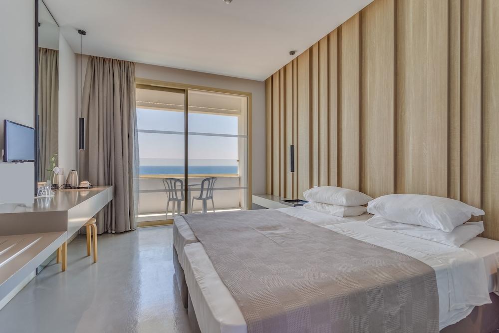 Piere Anne Beach Hotel 1