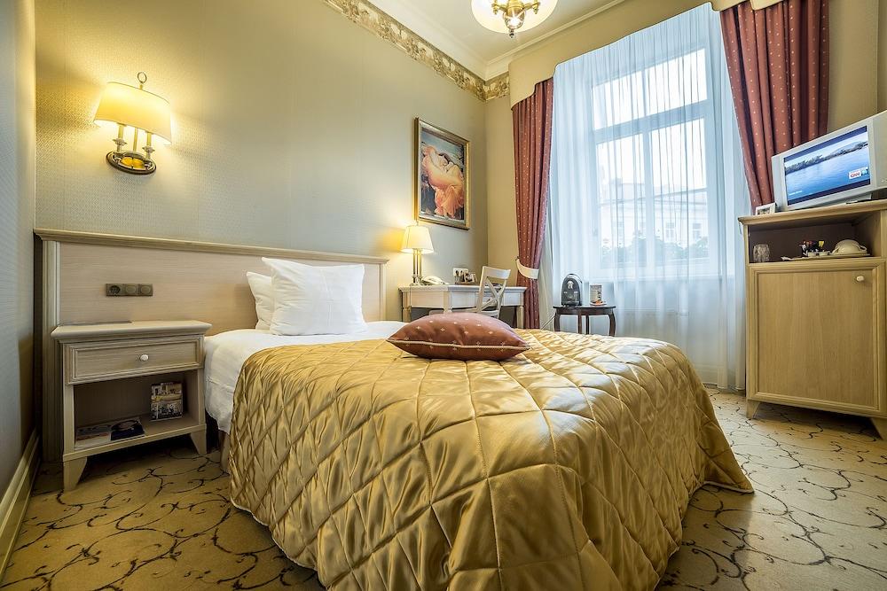 Imperial Hotel & Restaurant 2