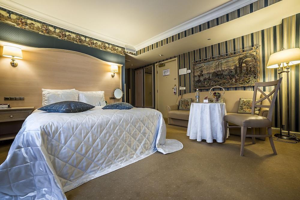 Imperial Hotel & Restaurant 1