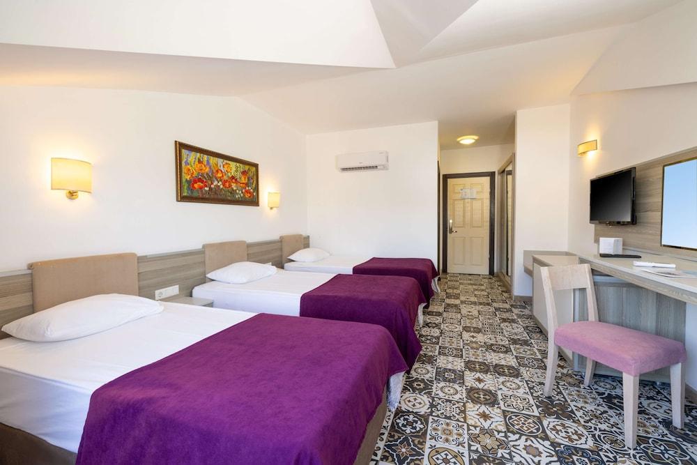 Crystal Aura Beach Resort & SPA