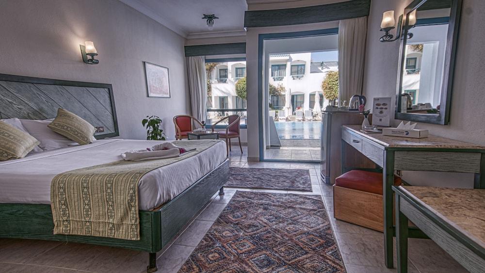 Falcon Hills Hotel 1