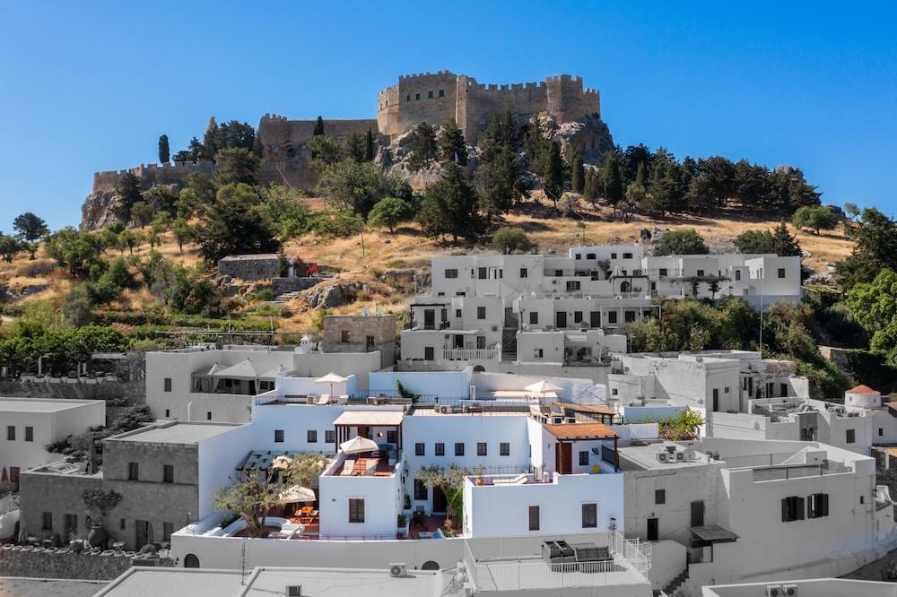 Maris Lindos Suites & Apartments