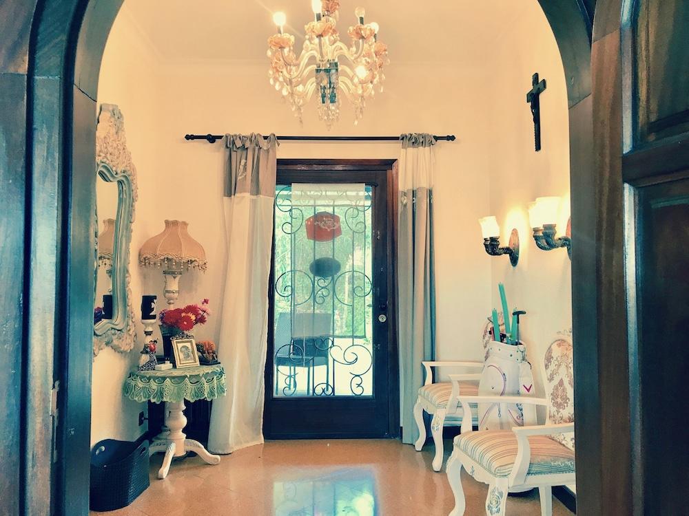 Lux Beach House Barcelona with Pool & Hot Tub, Beach Access 2