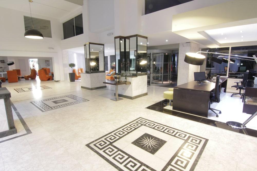 The Residence - Adults Only 2