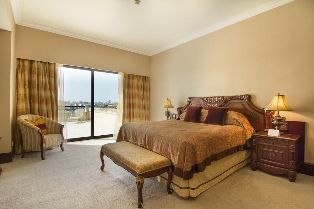 Grand Hotel Excelsior 2