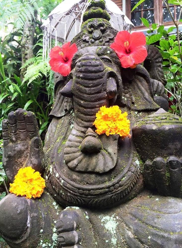 Sama's Cottages And Villa 1