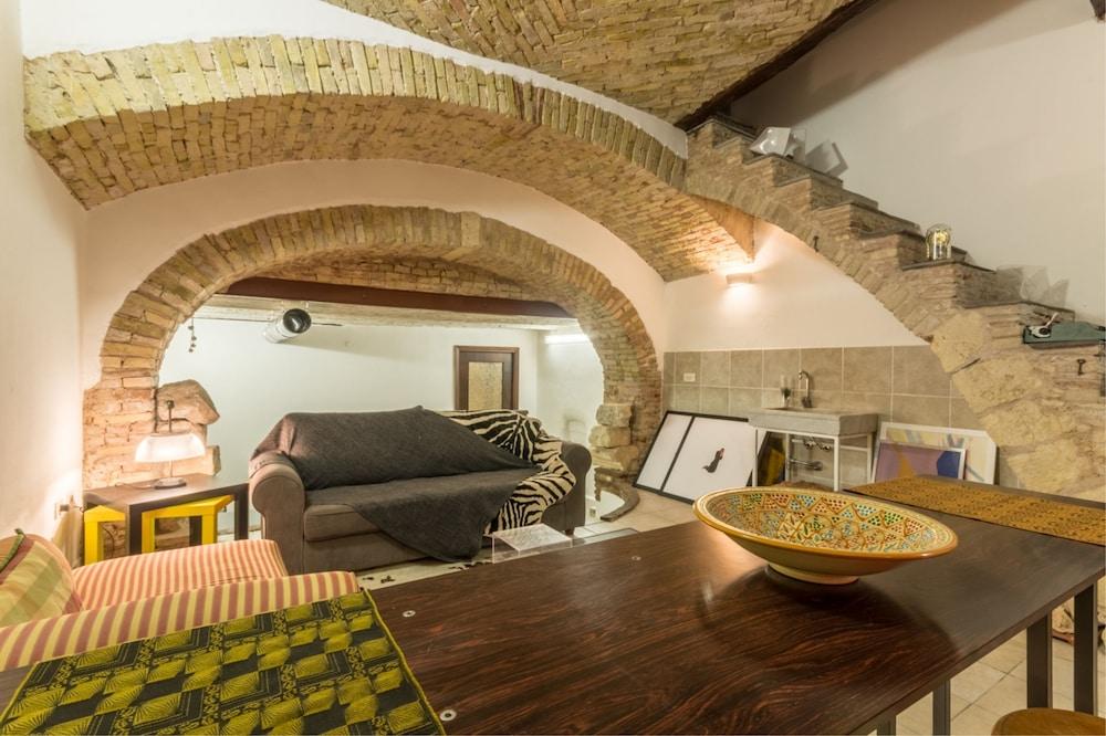 La Casa Delle Carrozze