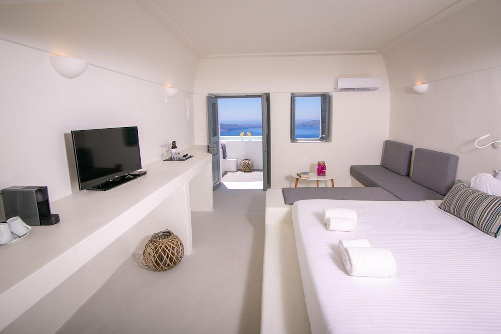 Cilon Suites Santorini 1