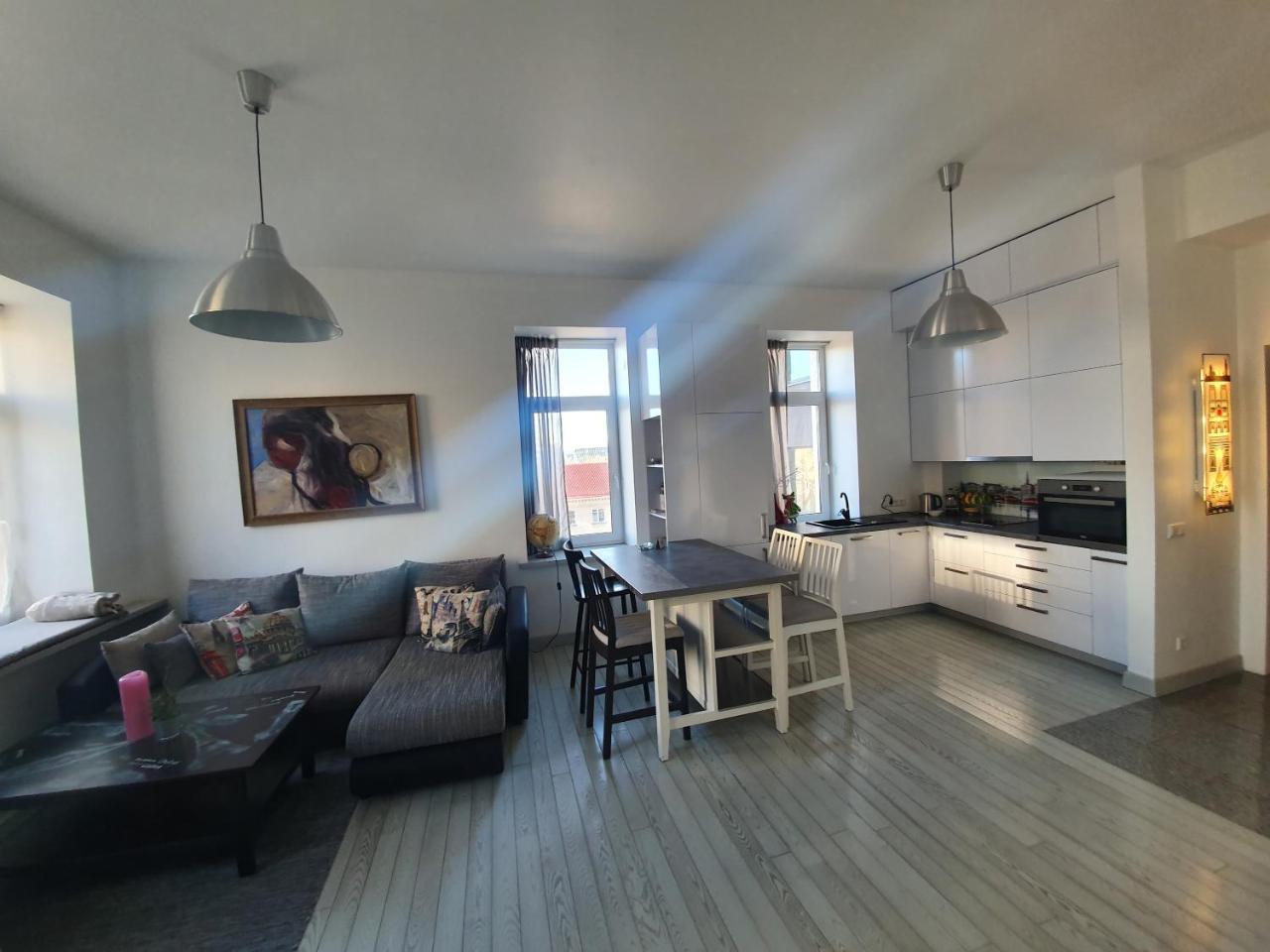 Vilnius Apartment with Stained Glass 2