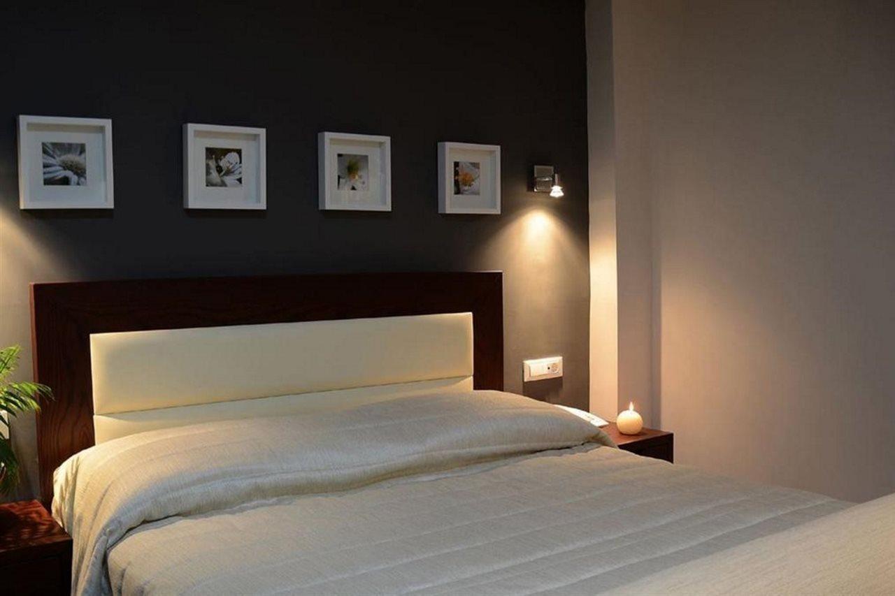 Amphitryon City Hotel