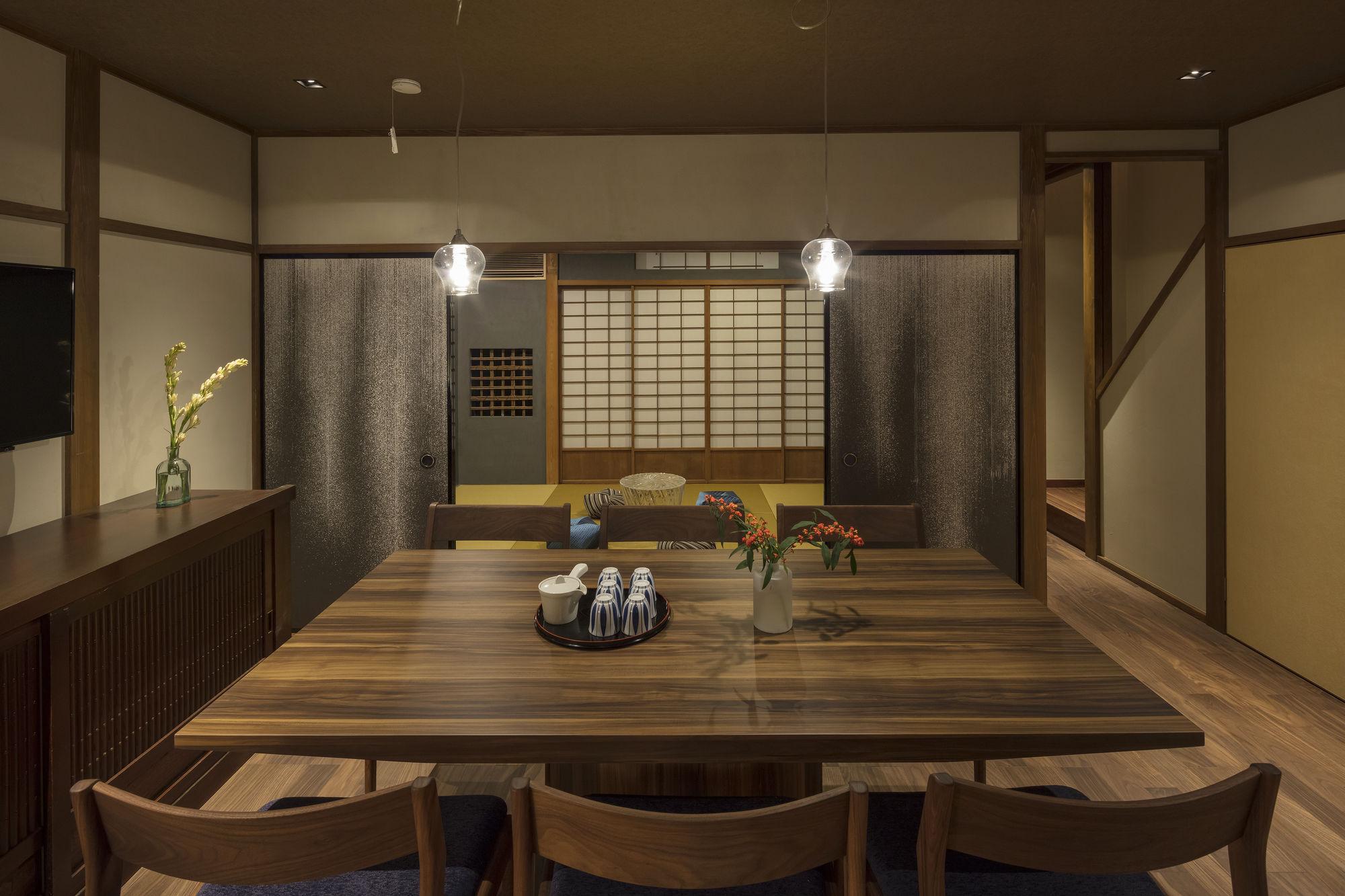 Hikoso Machi Gin No Ma 1