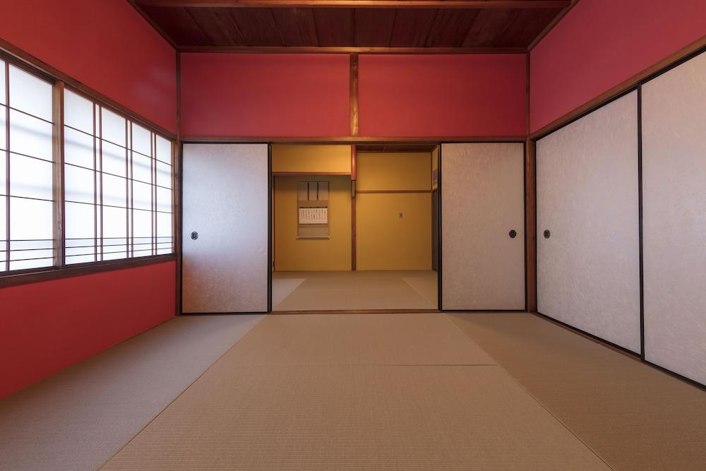 Hikoso-Machi Kin No Ma 1