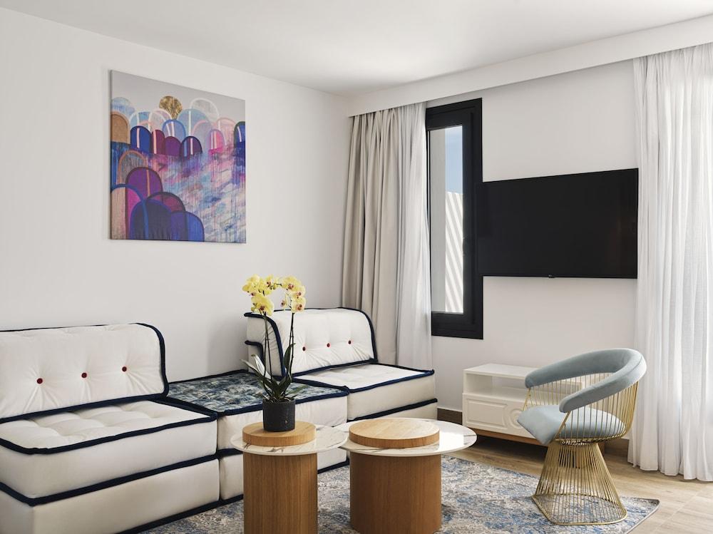 Cresanto Luxury Suites (Adults only) 1