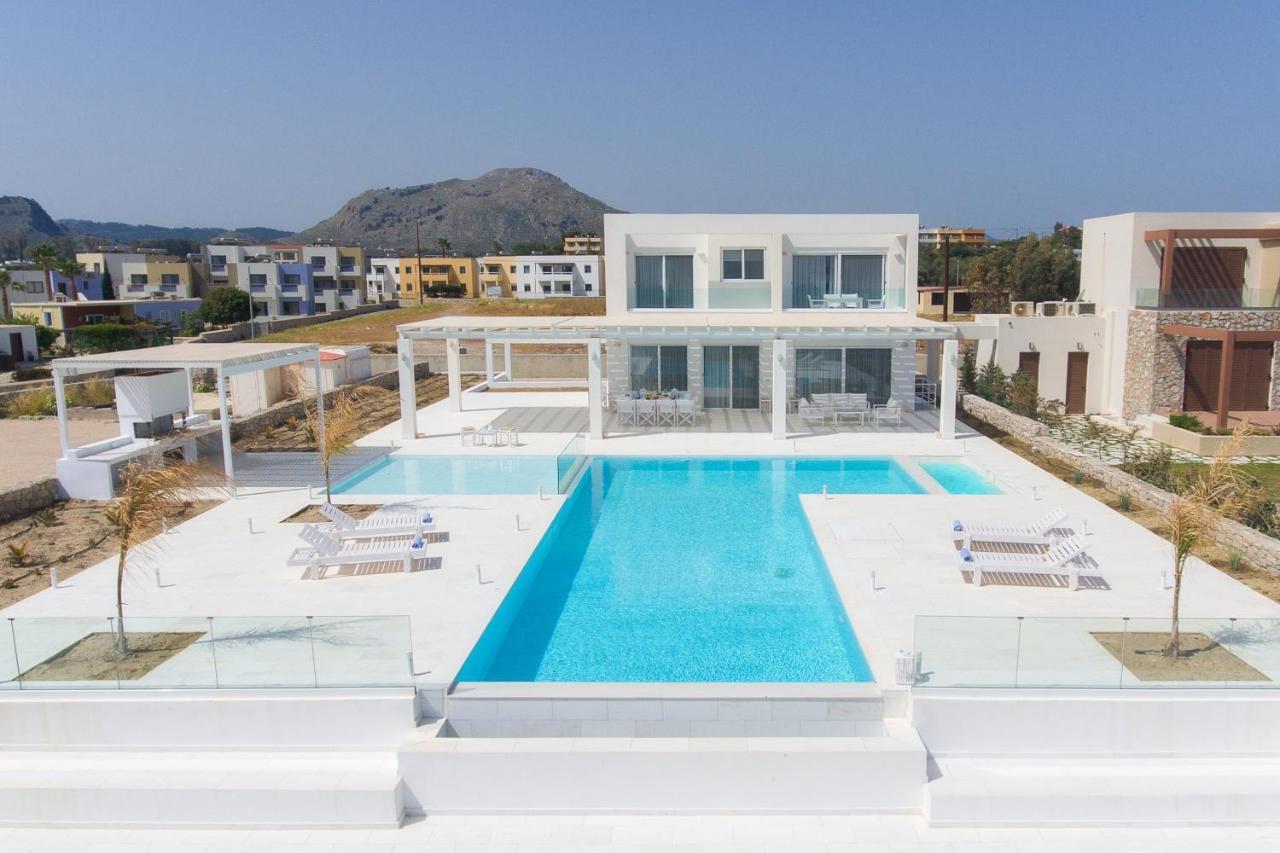 Maria & Nada Beachfront Villas 1