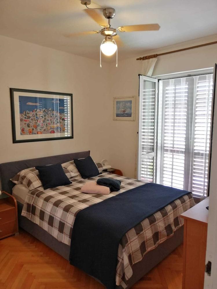 Insideout Apartment 1