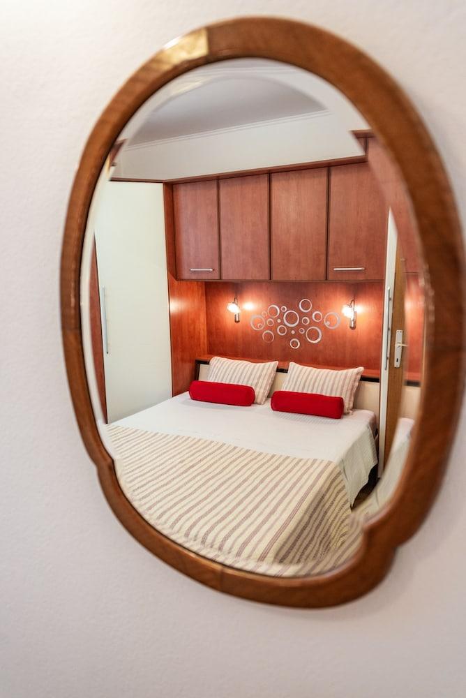 Apartment Ivona with Teracce 2