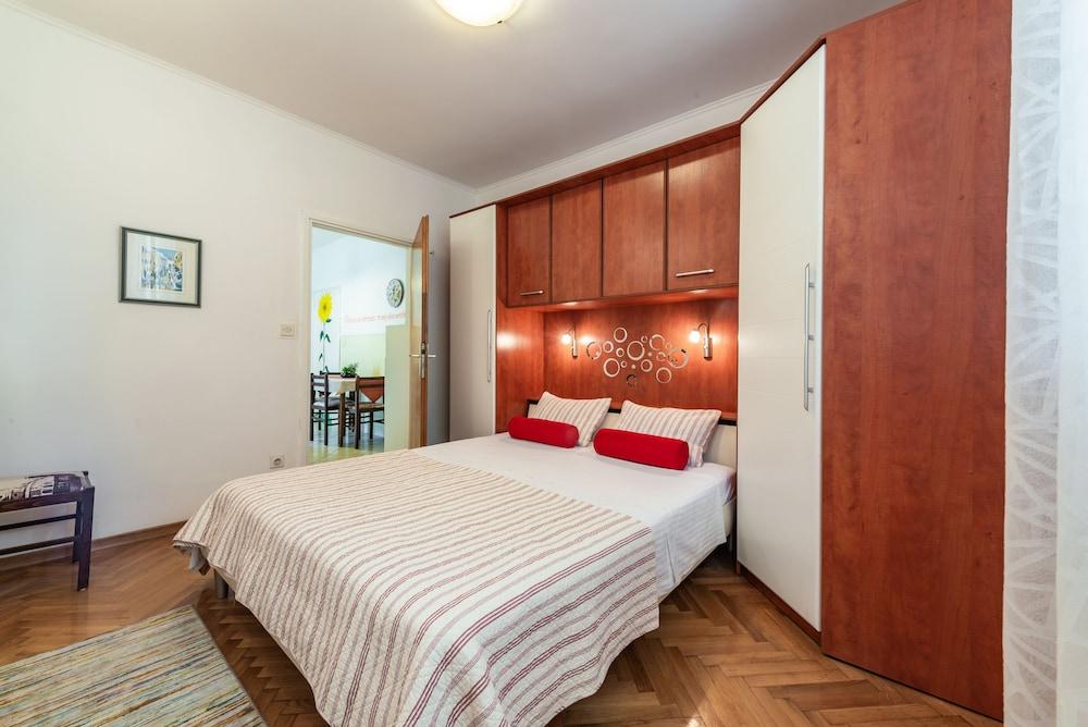 Apartment Ivona with Teracce 1