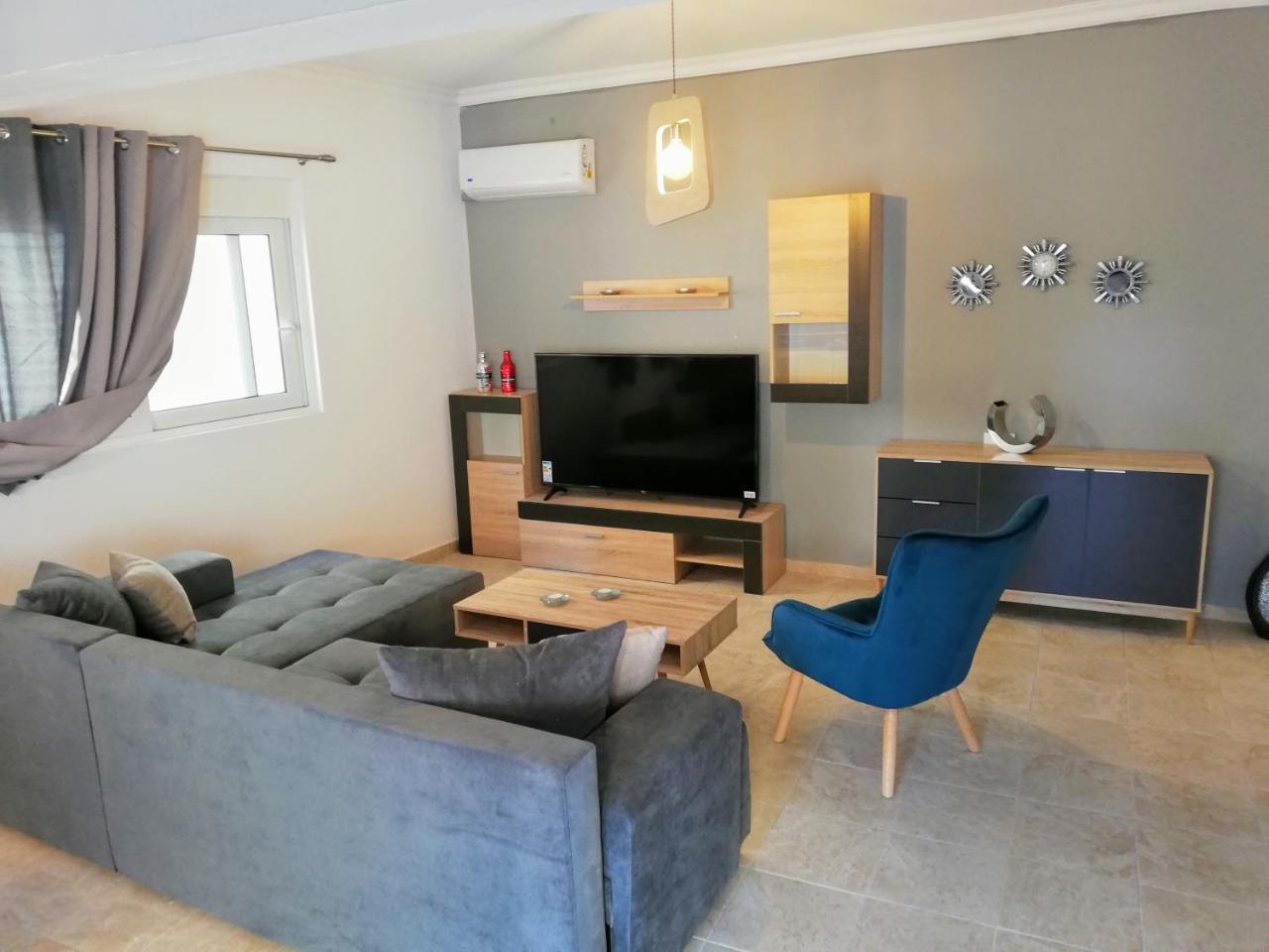 Amazing Apartment Near the New Marina And Old Town