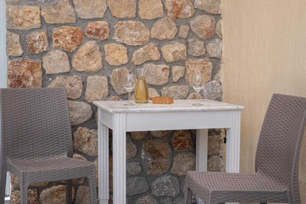 Cyclops Beach Apartments 2