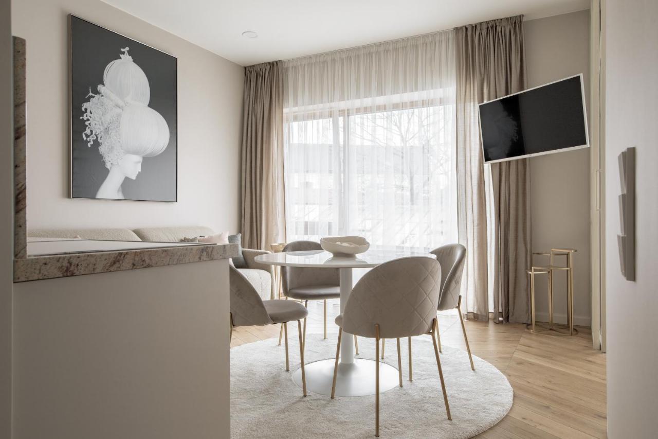 Ivis House - Elegant Apartment with Church View in Vilnius Old Town