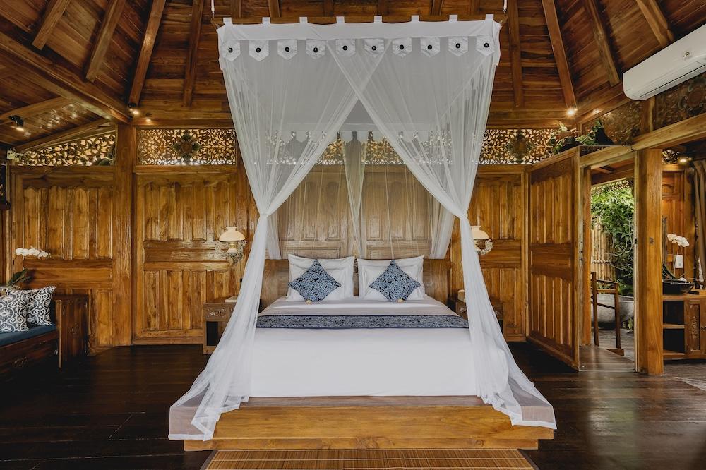 Airsania Ubud Antique Villas 1