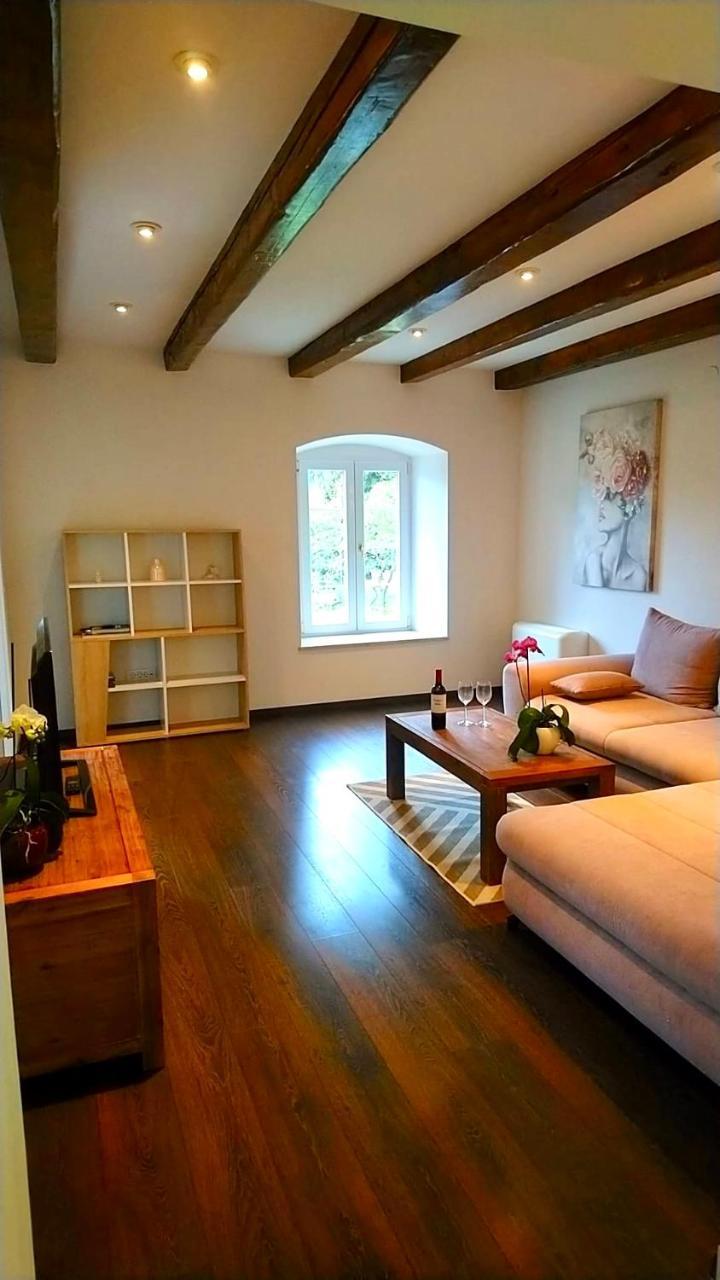 Lili Mar, 2-Bedroom Apartment with Private Parking 2