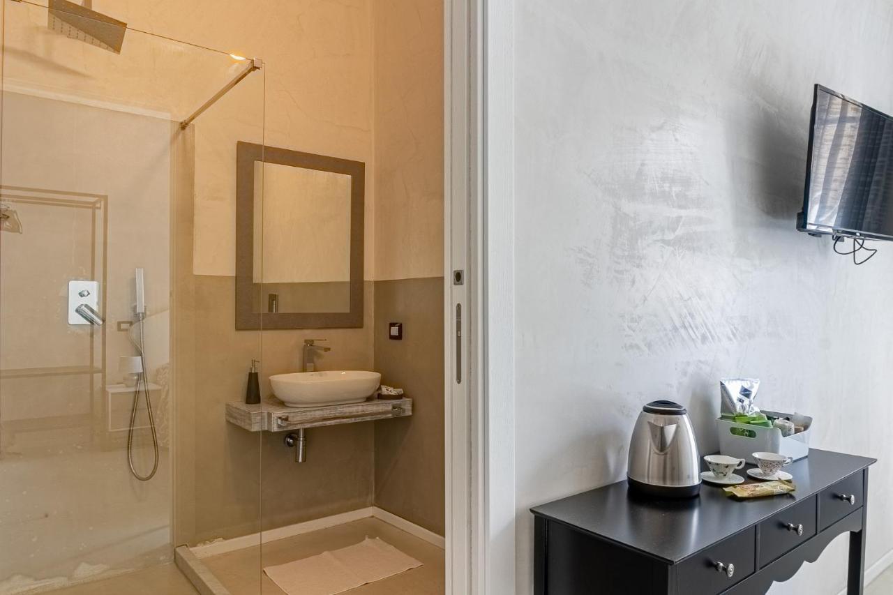 Flower Rooms Cagliari 1