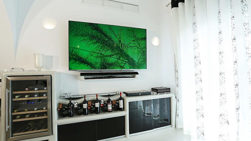 Santorini Loft Boutique Apartments 2