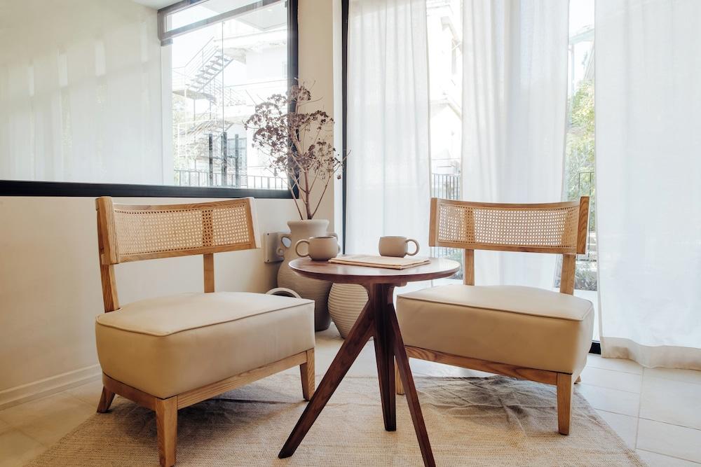 Thymises Boutique Hotel 1