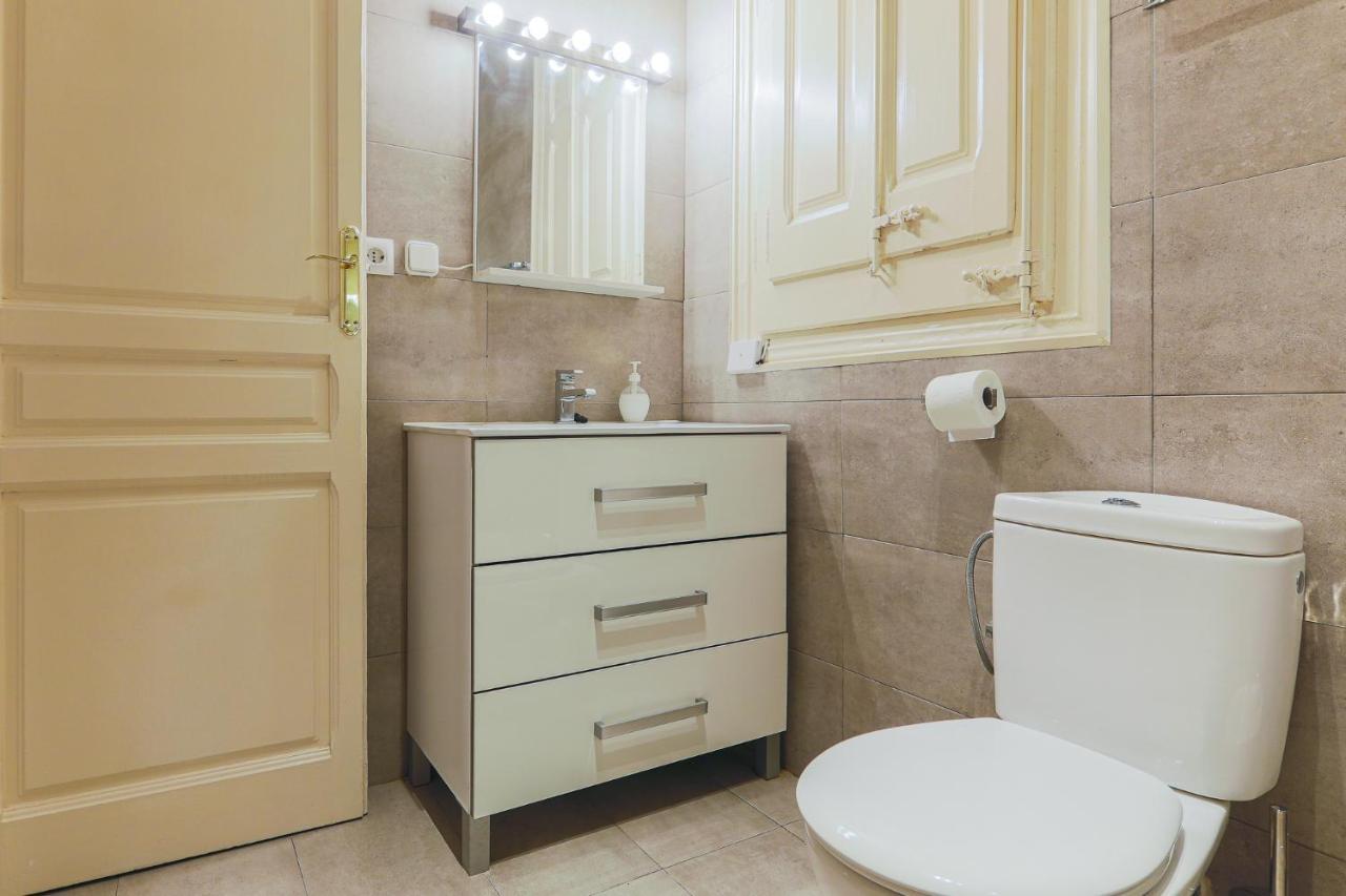 Be Barcelona Eixample Universidad