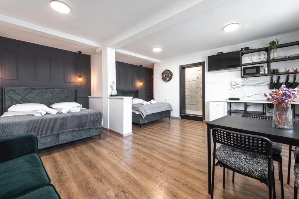 Guest House Allineeddubrovnik Choose Between Double Room Or Penthouse Or Studio Apartments Free Parking 1