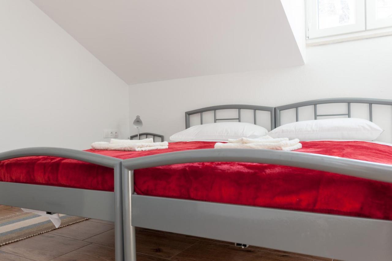 Hedera Estate, Hedera A49 1