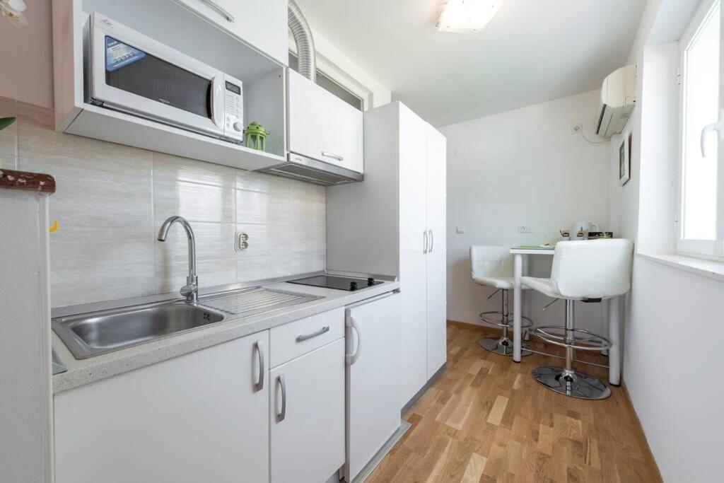 Sb Apartment No 2 (Adults Only) 1