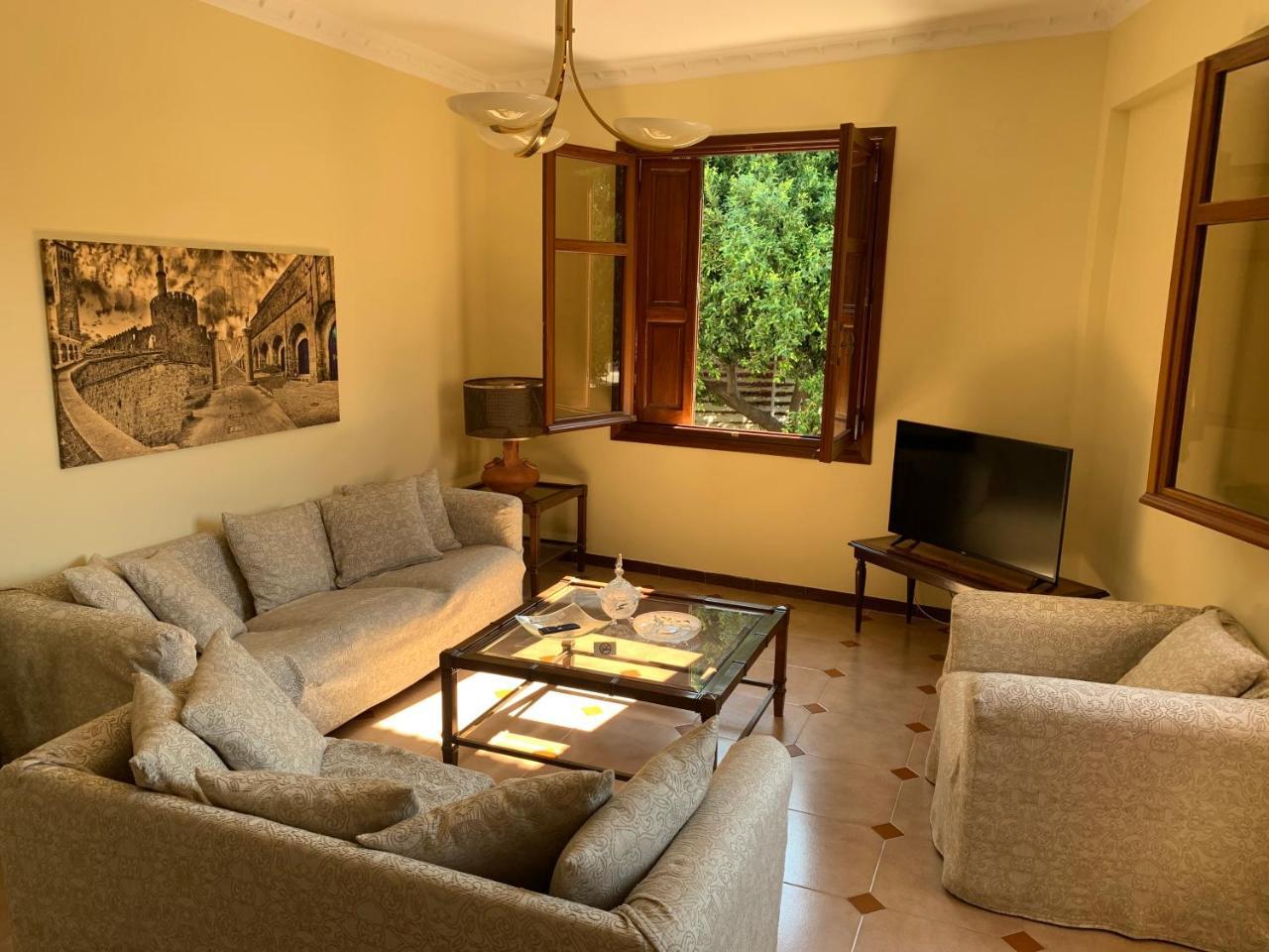 The Knights Courtyard 1