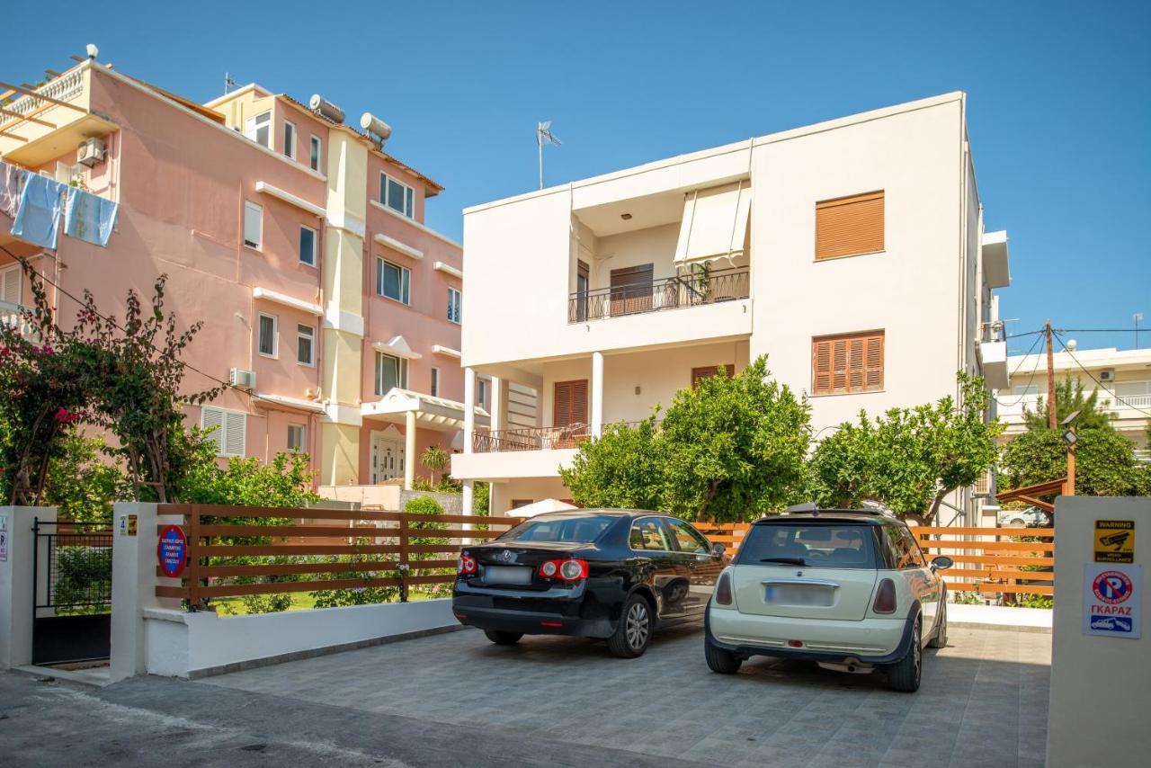 Monte Smith Luxury Garden Apartment with Parking 2