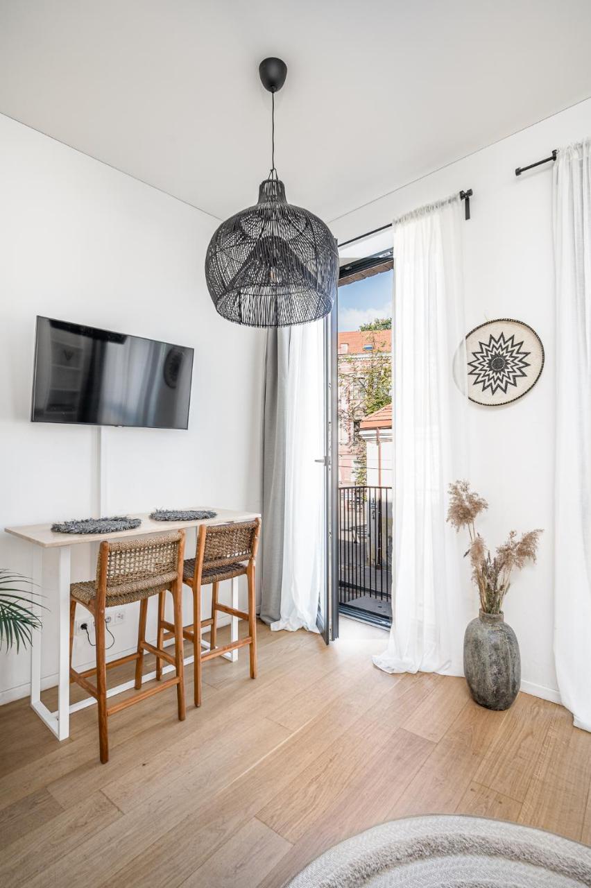 Bali Style Apartment with Balcony Near Gates of Dawn