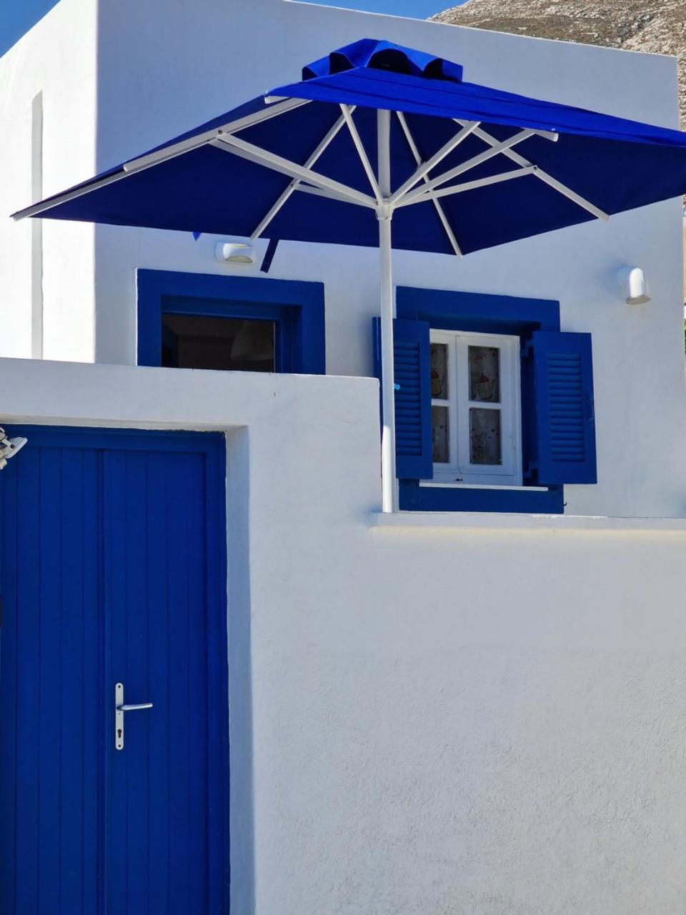 Maraki's Little House Santorini 1