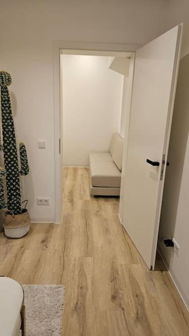 Ug Neubau City Wohnung (Privatpool + Gym + 2tes Bad Buchbar) 1