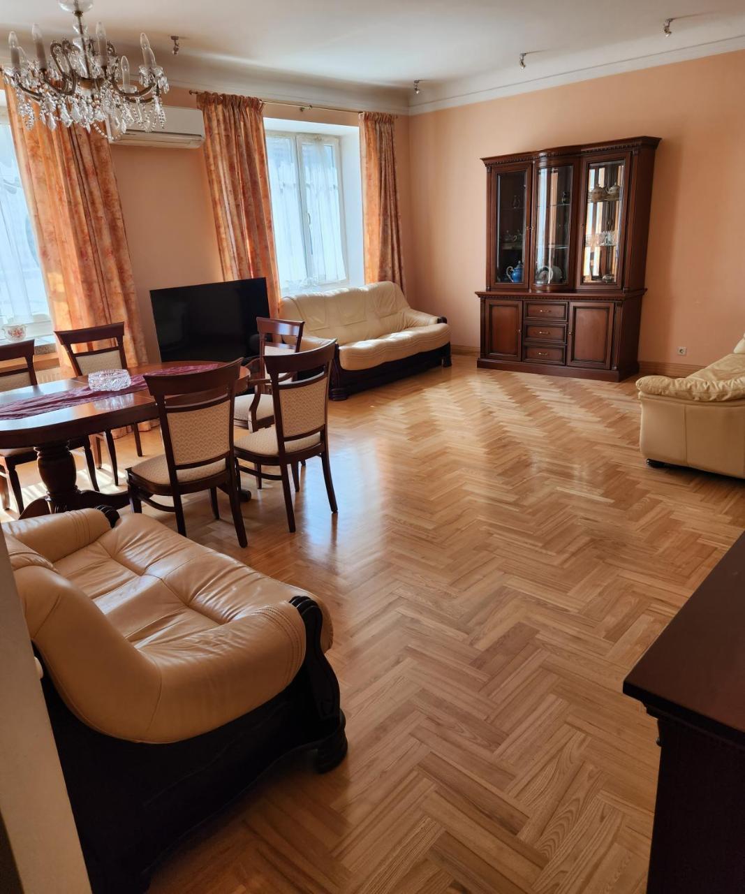 Happy Inn Arka the Heart of Old Town, Self-Check-In, A-C, Car-Parking, Balkony 1