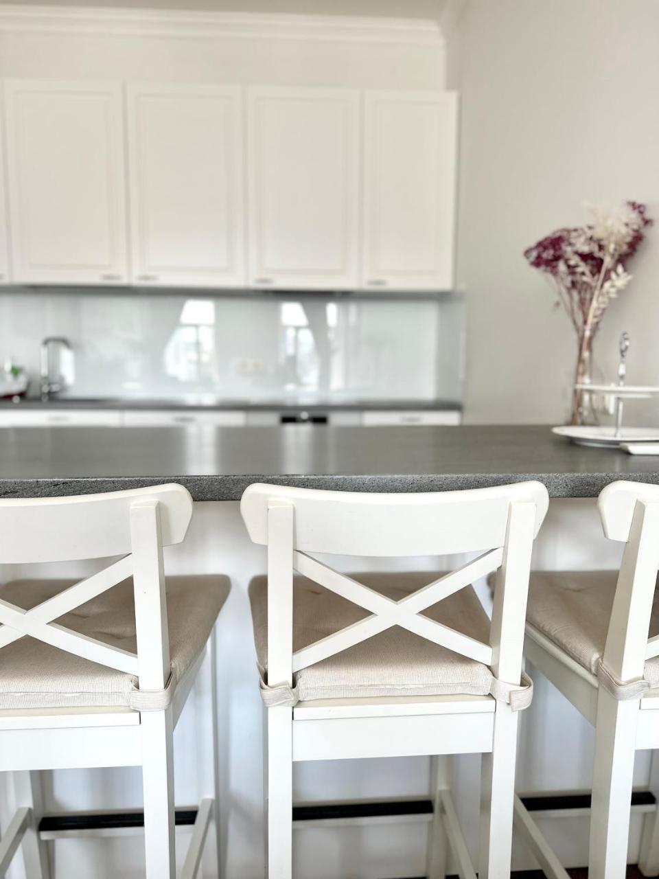 Central Stylish Well Equiped Apartments - Self Check-In 1