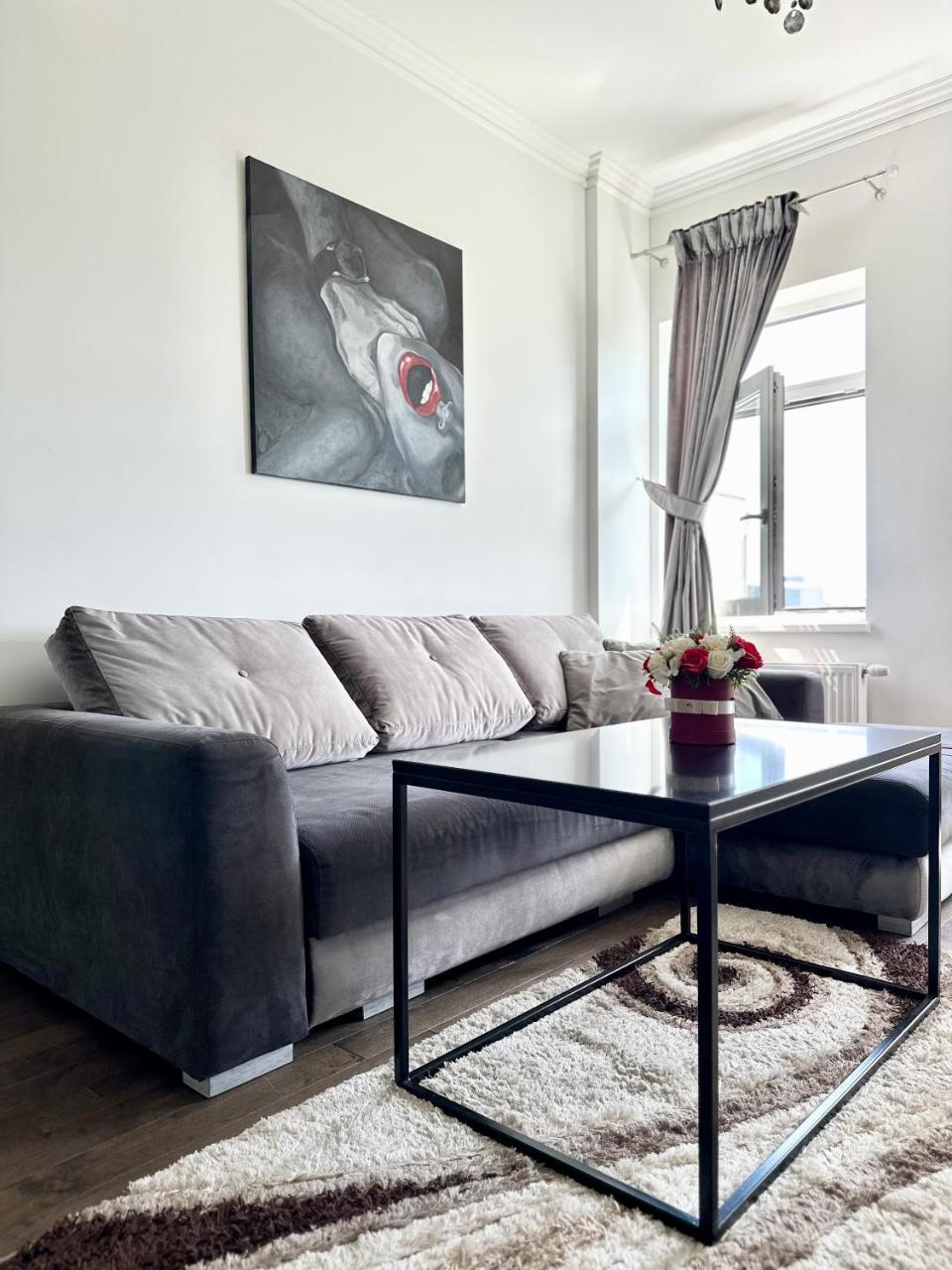 Central Stylish Well Equiped Apartments - Self Check-In 2