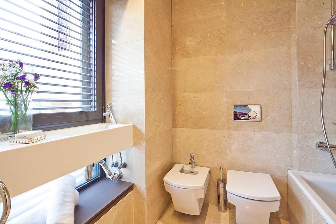 My Space Emirates - Splendid Apartment with Terrace And Pool Near Park Guell 2